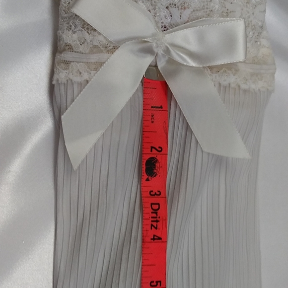 Lingerie - Picture 7 of 8